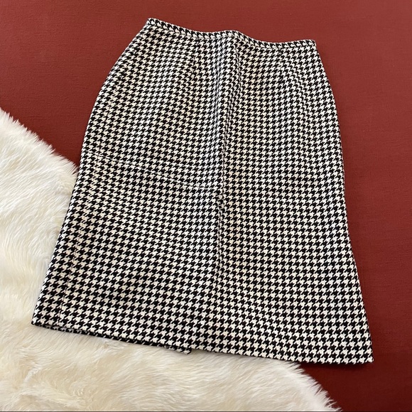 Ann Taylor Dresses & Skirts - Ann Taylor houndstooth pencil skirt sz.4